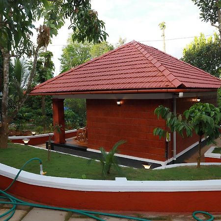 Miracle Holidays Bed and Breakfast Mananthavady Exterior foto